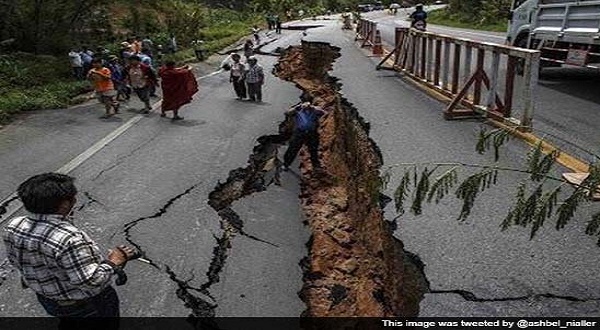 भूकंप में मरने वालों की संख्या 6621, नेपाल सरकार ने उम्मीद छोड़ी