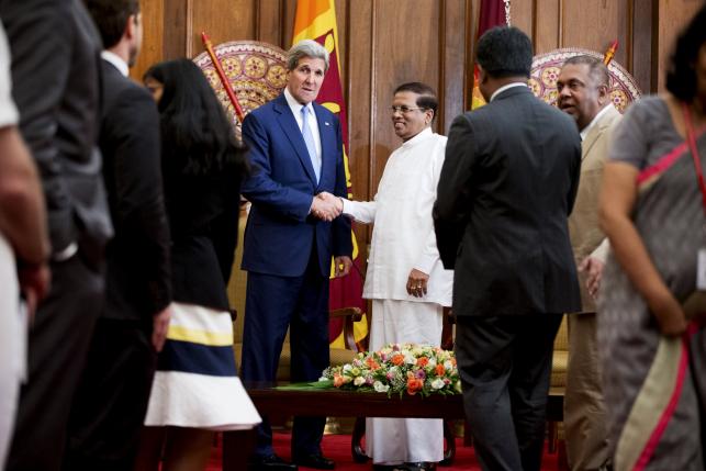 श्रीलंका पहुंचे अमेरिकी विदेश मंत्री जॉन केरी