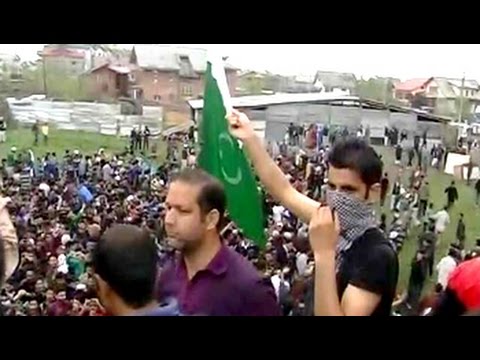 कश्मीर में पाकिस्तानी झंडे : आख़िर क्यों ?