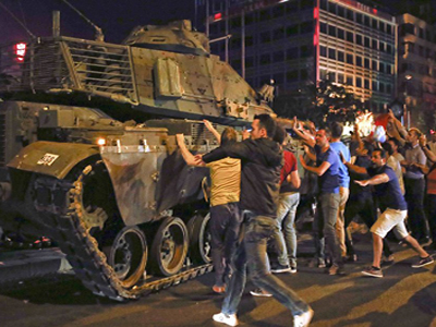 तख्ता-पलटः तुर्की जनता की बहादुरी
