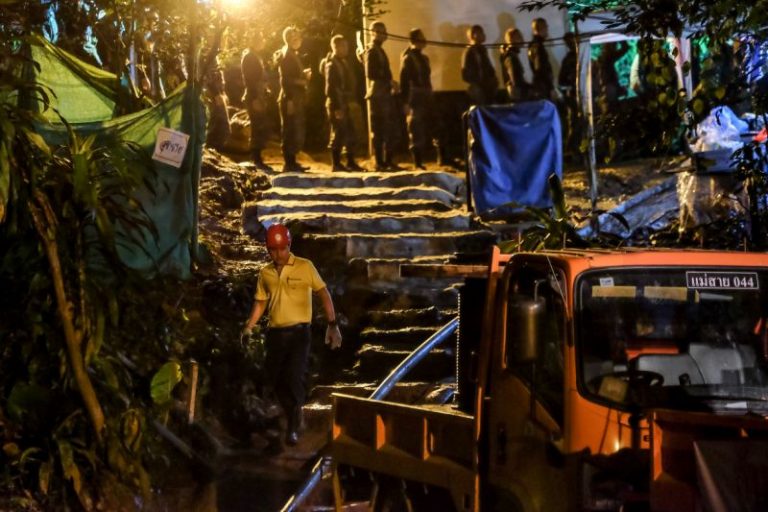   थाईलैंड : मौत की गुफा से जब खिलखिलाती निकली जिंदगियां – – – !