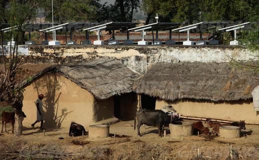 बिहार : गांवों को चमकाने की क़वायद या लूट खसोट की ?