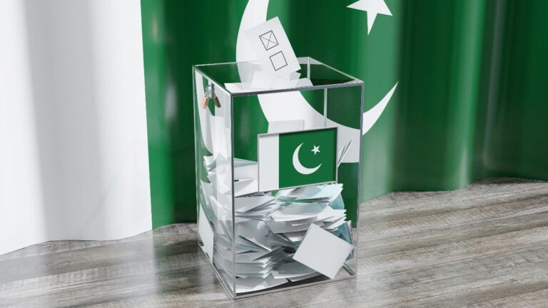 पाकिस्तान के राष्ट्रीय चुनाव भारी अस्थिरता की शुरुआत का प्रतीक
