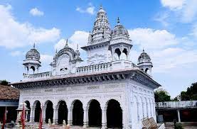 नर्मदाघाट का जगदीश  मंदिर है 750 साल पुराना, महन्तों की 12 वीं पीढ़ी कर रही है पूजा